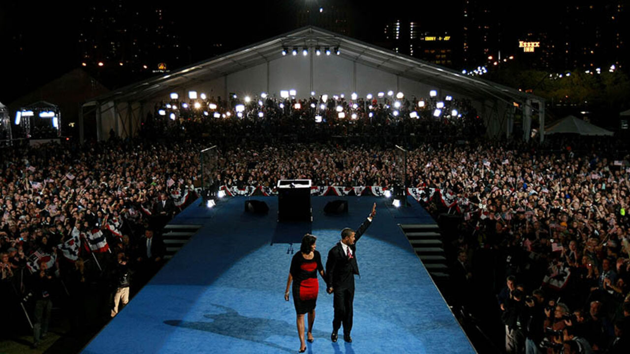 83306963CC197_Barack_Obama_ CHICAGO - NOVEMBER 04: U.S. President elect Barack Obama and his wife Michelle wave to the crowd as they walk off stage after Obama gave his victory speech during an election night gathering in Grant Park on November 4, 2008 in Chicago, Illinois. Obama defeated Republican nominee Sen. John McCain (R-AZ) by a wide margin in the election to become the first African-American U.S. President elect. (Photo by Justin Sullivan/Getty Images)
