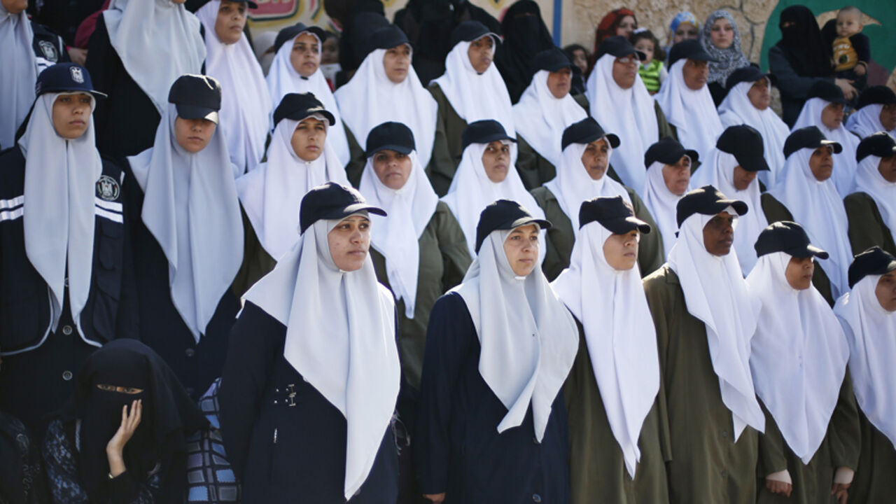 PALESTINIANS/ Hamas policewomen take part in a graduation ceremony for members of Hamas security forces in Gaza City December 17, 2012. REUTERS/Suhaib Salem (GAZA - Tags: POLITICS MILITARY) - RTR3BO8W