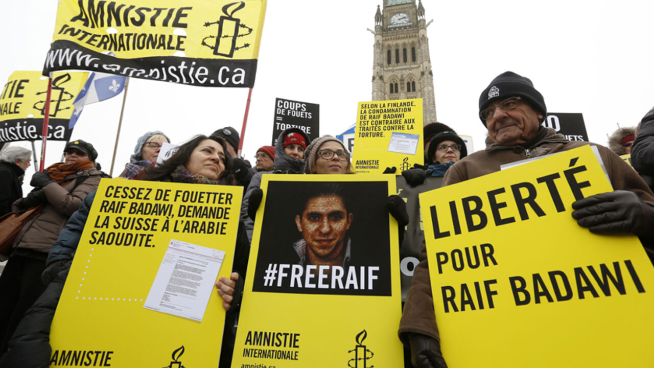 SAUDI-RIGHTS/CANADA Ensaf Haidar (C) takes part in a demonstration calling for the release of her husband, Raif Badawi, on Parliament Hill in Ottawa January 29, 2015. Ensaf Haidar, the wife of a Saudi rights activist, who was sentenced to 1,000 lashes last year, said Thursday her husband's health had worsened after the first round of flogging and that he could not possibly survive the full punishment. REUTERS/Chris Wattie (CANADA - Tags: POLITICS CIVIL UNREST CRIME LAW) - RTR4NIK2