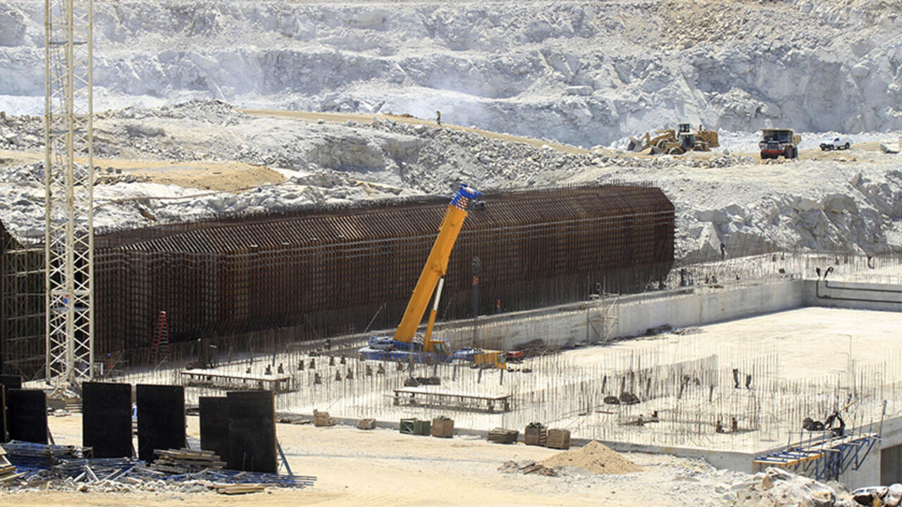 A general view shows construction activity on the Grand Renaissance dam in Guba Woreda, Benishangul Gumuz region March 16, 2014. Egypt fears the $4.7 billion dam, that the Horn of Africa nation is building on the Nile, will reduce a water supply vital for its 84 million people, who mostly live in the Nile valley and delta. Picture taken March 16, 2014. REUTERS/Tiksa Negeri (ETHIOPIA - Tags: ENERGY ENVIRONMENT POLITICS BUSINESS CONSTRUCTION) - RTR3HFPZ