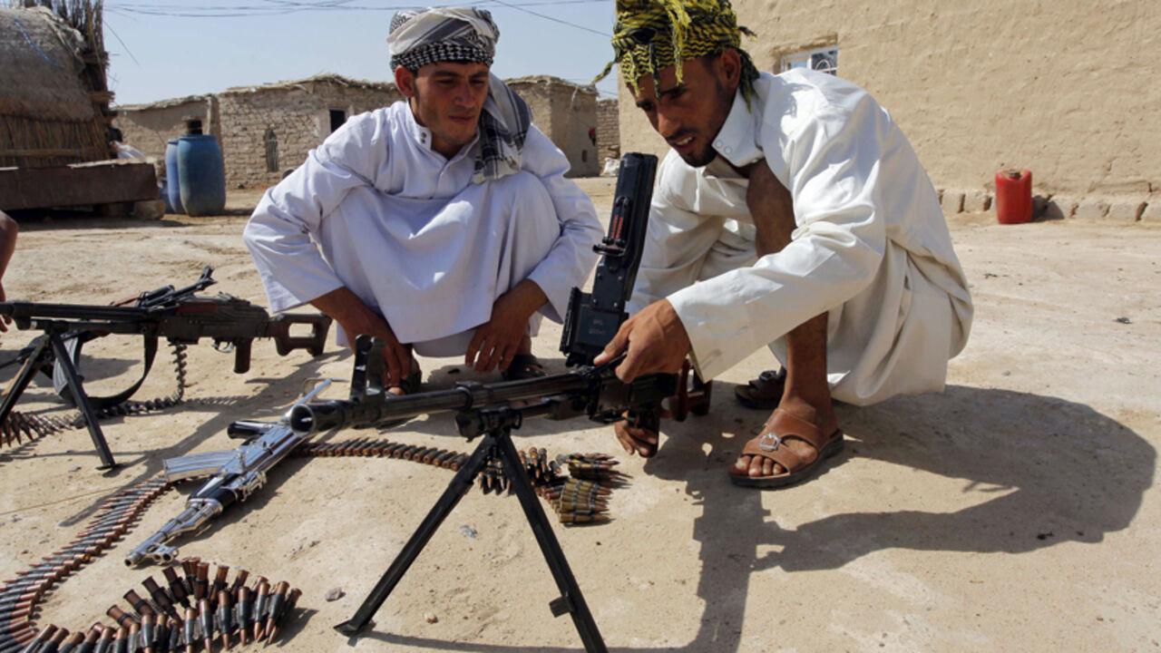IRAQ-SECURITY/ Shi'ite volunteers, who have joined the Iraqi army to fight against the predominantly Sunni militants from the radical Islamic State, formerly known as the Islamic State of Iraq and the Levant (ISIL), take part in weapons training in Najaf, July 18, 2014. The United Nations accused Islamic State fighters in Iraq of executions, rape and forced recruitment of children during a campaign to seize much of northern Iraq, part of a conflict it said has killed almost 5,600 civilians this year. REUTERS/Alaa Al-Marj