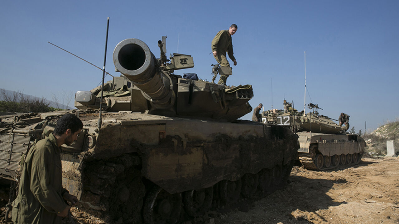 MIDEAST-CRISIS/ISRAEL-SYRIA Israeli soldiers stand atop tanks near the border with Lebanon January 20, 2015. An Iranian general killed in an Israeli air strike in Syria was not its intended target and Israel believed it was attacking only low-ranking guerrillas, a senior security source said on Tuesday. Troops and civilians in northern Israel are on heightened alert and Israel has deployed an Iron Dome rocket interceptor unit near the Syrian border. REUTERS/Baz Ratner (ISRAEL - Tags: MILITARY POLITICS) - RTR4M69S