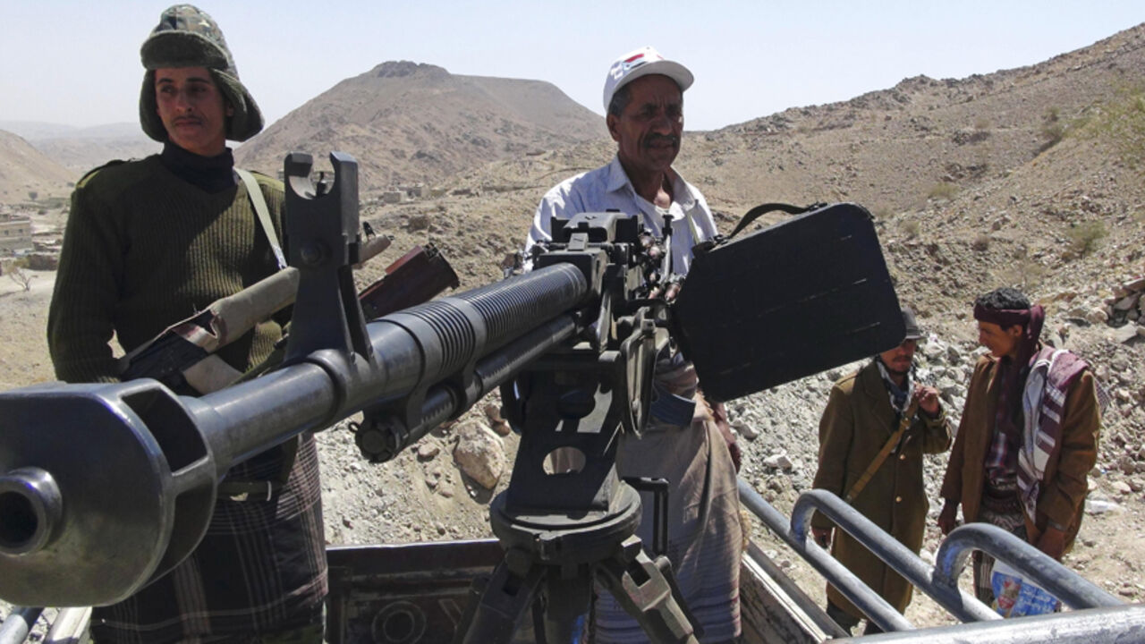 YEMEN-SECURITY/ Southern Movement militants man a weapon in the Jabal al-Ierr area of Yemen's southern Lahej province, as they prepare to secure the area against Shi'ite Houthi fighters, March 7, 2015. Most of Yemen has been left without state services or authority, and deadly violence is a daily occurrence as Houthis, state security forces, tribesmen, southern separatists and al Qaeda militants clash with each other. REUTERS/Stringer (YEMEN - Tags: CIVIL UNREST CONFLICT) - RTR4SG0C