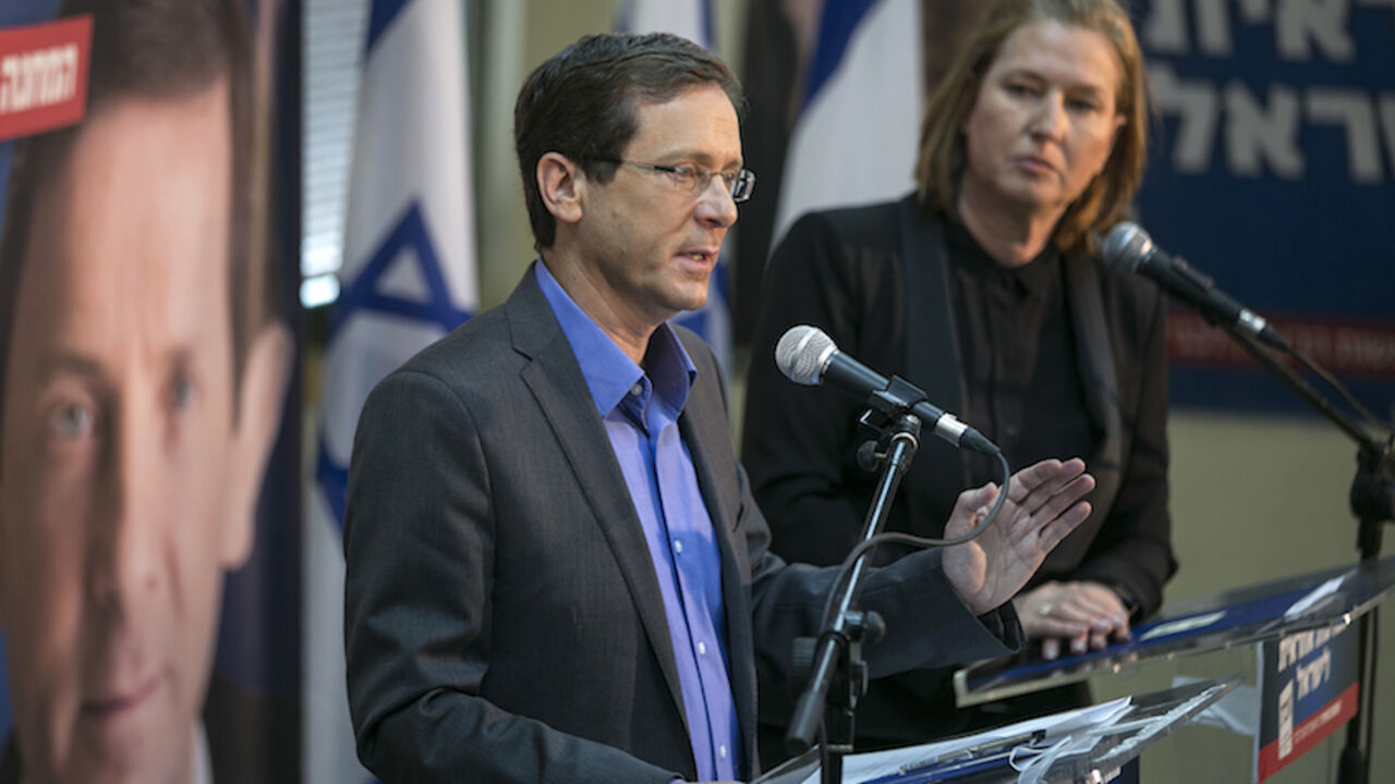 Livni and Herzog, heads of the centrist Zionist Union party, hold a news conference in Tel Aviv Tzipi Livni (R) and Isaac Herzog, heads of the centrist Zionist Union party, hold a news conference in Tel Aviv to introduce their party's platform for the March 17 election, March 8, 2015. REUTERS/Baz Ratner (ISRAEL - Tags: POLITICS ELECTIONS) - RTR4SIUR
