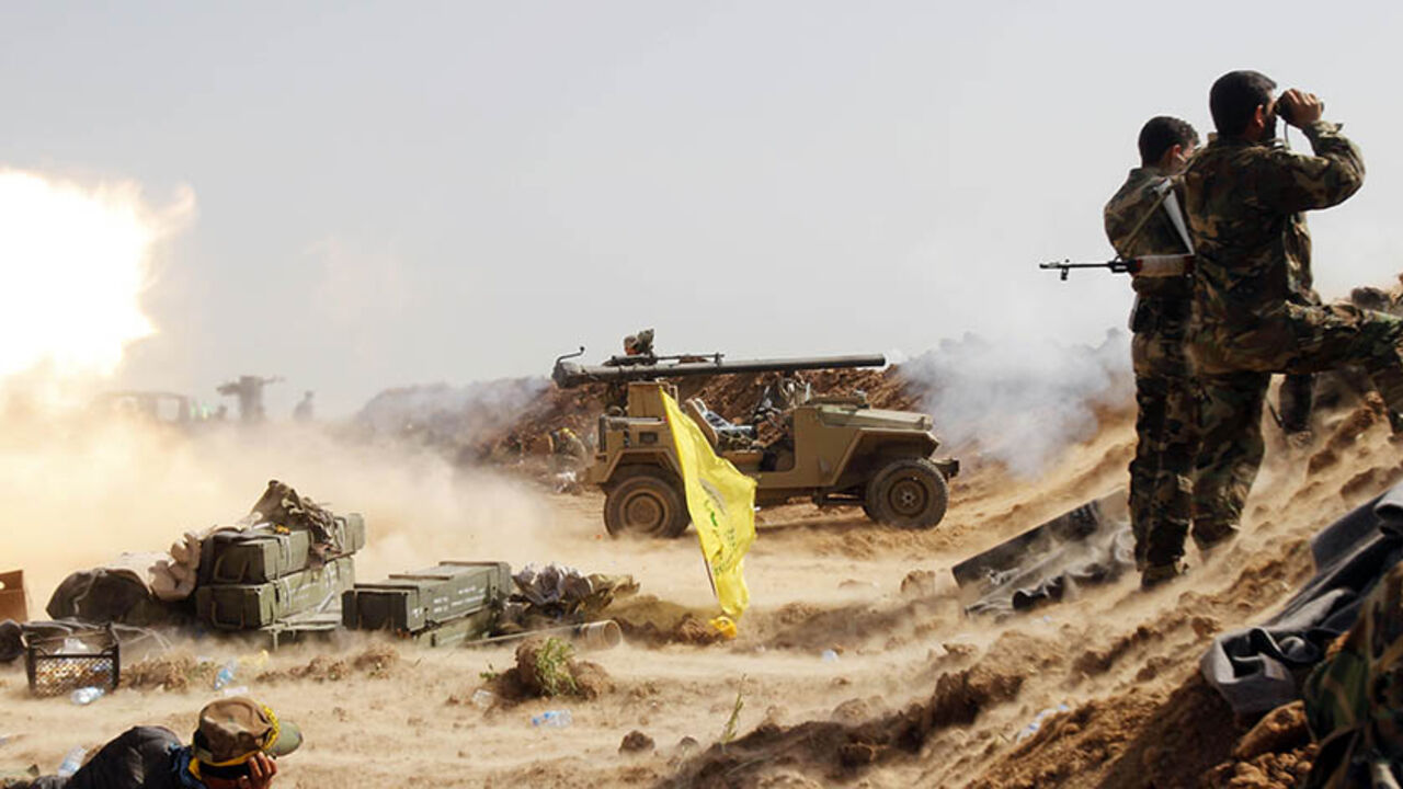 MIDEAST-CRISIS/IRAQ Shi'ite fighters from Hashid Shaabi forces launch a rocket during clashes with Islamic State militants on the front line at the Shi'ite Turkman village of Bashir, 20km south of Kirkuk, March 14, 2015. Kurdish peshmerga forces, backed by Shi'ite militia fighters, have been attacking Islamic State-held towns and villages south and west of the oil-rich city of Kirkuk, peshmerga sources said. REUTERS/Ako Rasheed (IRAQ - Tags: CIVIL UNREST CONFLICT POLITICS MILITARY) - RTR4TCBR
