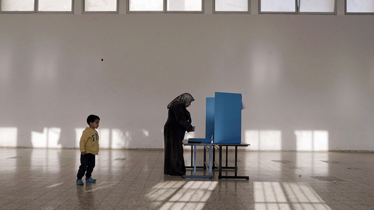 ISRAEL-ELECTION/ An Israeli Arab stands behind a voting booth before casting her ballot at a polling station in the northern town of Umm el-Fahm March 17, 2015. Millions of Israelis turned out to vote on Tuesday in a tightly-fought election, with Prime Minister Benjamin Netanyahu facing an uphill battle to defeat a strong campaign by the centre-left opposition to deny him a fourth term in office. In a possible sign of edginess, Netanyahu took to Facebook to denounce what he said was an effort by left-wing non-profit groups