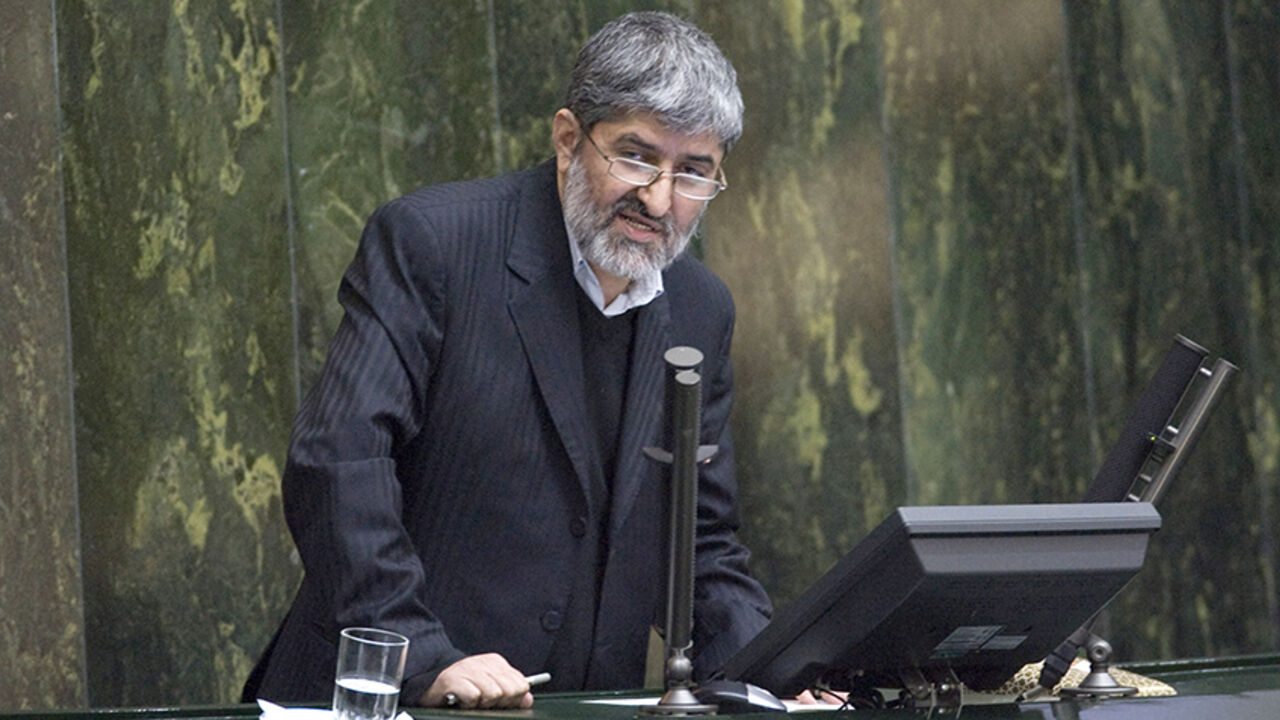 IRAN/ EDITORS' NOTE: Reuters and other foreign media are subject to Iranian restrictions on leaving the office to report, film or take pictures in Tehran.
Iranian lawmaker Ali Motahari speaks in the Iranian parliament in Tehran November 15, 2009. REUTERS/Morteza Nikoubazl (IRAN POLITICS) - RTXQR8X