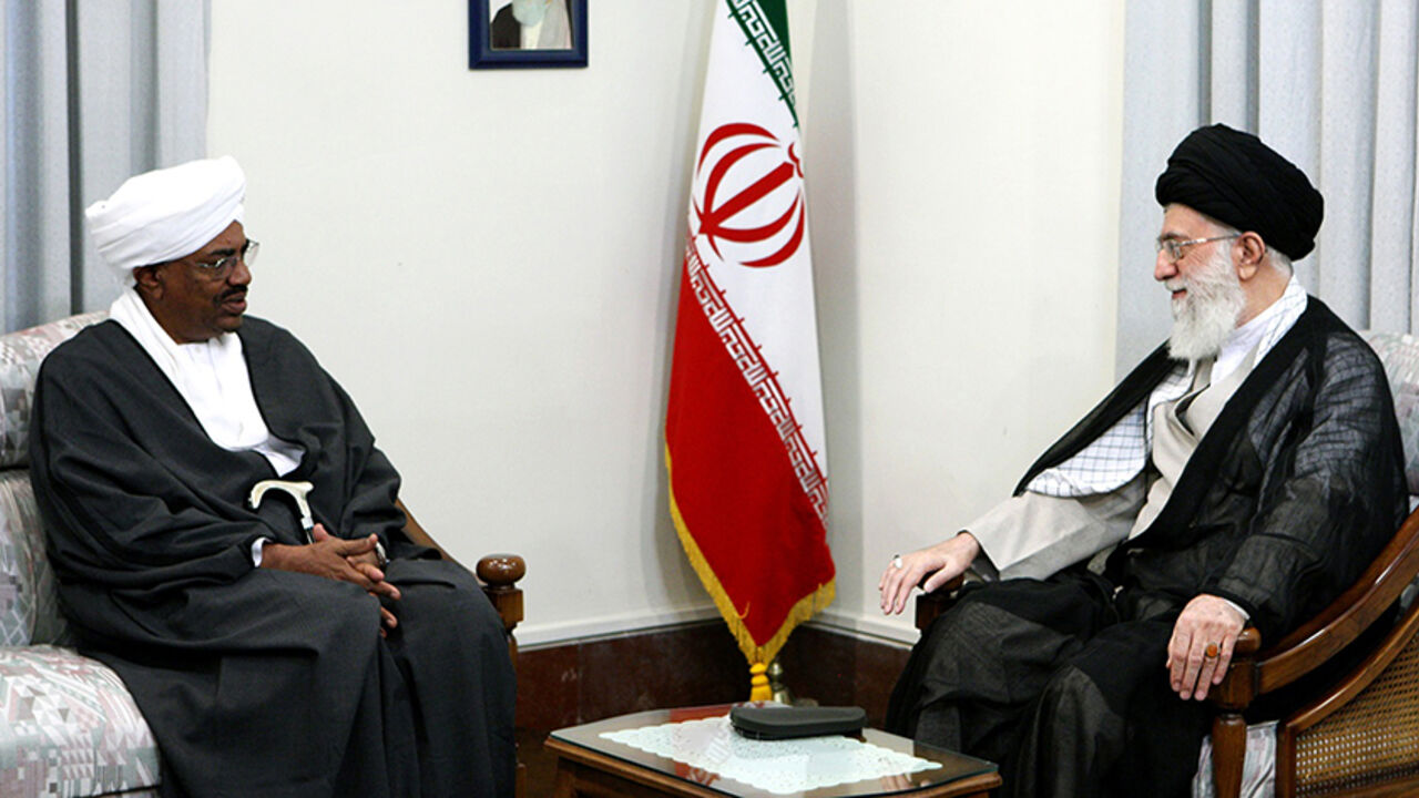 IRAN/ EDITORS' NOTE: Reuters and other foreign media are subject to Iranian restrictions on their ability to report, film or take pictures in Tehran.
Sudan's President Omar Hassan al-Bashir (L) meets with Iran's Supreme Leader Ayatollah Ali Khamenei in Tehran June 26, 2011. REUTERS/Khamenei.ir (IRAN)
- Tags: POLITICS) THIS IMAGE HAS BEEN SUPPLIED BY A THIRD PARTY. IT IS DISTRIBUTED, EXACTLY AS RECEIVED BY REUTERS, AS A SERVICE TO CLIENTS - RTR2O49U