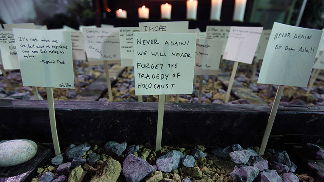 TURKEY/ School children from Turkey's Jewish community leave notes on a symbolic railway track during a commemoration event on International Holocaust Remembrance Day at Etz Ahayim Synagogue in Istanbul January 27, 2013. The International Day of Commemoration, which was designated by the United Nations General Assembly to honour Holocaust victims, occurs annually on January 27. REUTERS/Murad Sezer (TURKEY - Tags: POLITICS RELIGION ANNIVERSARY) - RTR3D1Z7