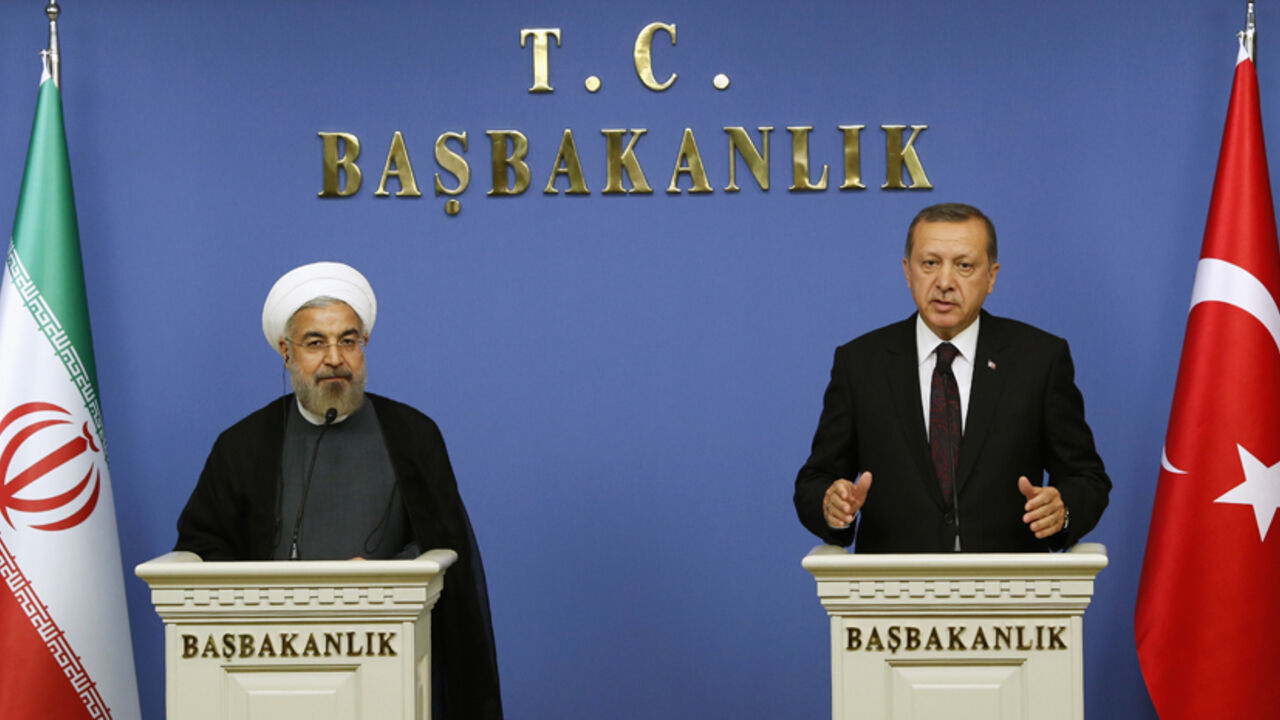 TURKEY-IRAN/ Iran's President Hassan Rouhani and Turkish Prime Minister Tayyip Erdogan attend a news conference in Ankara June 9, 2014. REUTERS/Umit Bektas (TURKEY - Tags: POLITICS) - RTR3SXIL