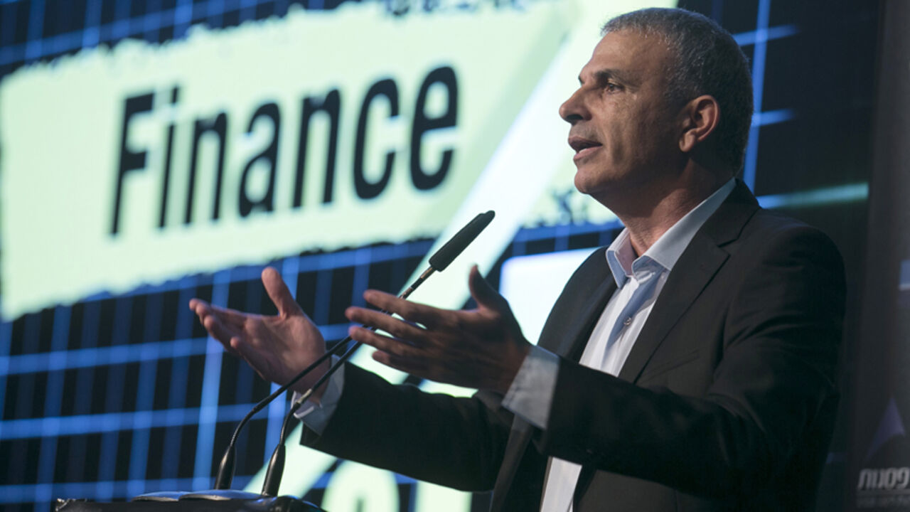 ISRAEL-ELECTION/ Moshe Kahlon, head of the Kulanu party, speaks during a conference in Tel Aviv March 11, 2015.Israelis will vote in a parliamentary election on March 17, choosing among party lists of candidates to serve in the 120-seat Knesset.
REUTERS/Baz Ratner (ISRAEL - Tags: POLITICS ELECTIONS) - RTR4SZ53
