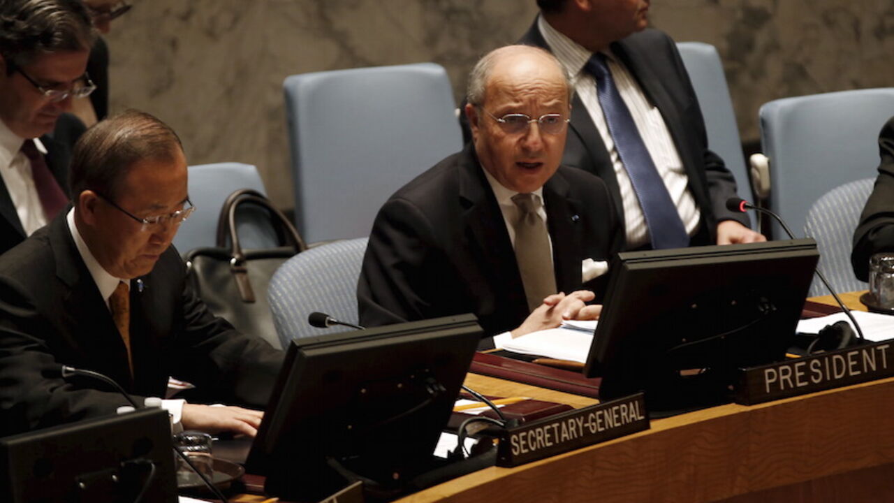 MIDEAST-CRISIS/UN French Foreign Minister Laurent Fabius chairs a United Nations Security Council meeting on the crisis in the Middle East in France's role as the current President of Council at U.N headquarters in New York, March 27, 2015. At left is U.N. Secretary-General Ban Ki-moon. REUTERS/Mike Segar - RTR4V5PR