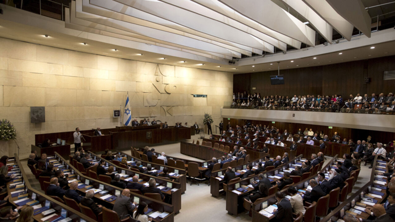 ISRAEL-PARLIAMENT/ A general view shows the plenum during the swearing-in ceremony of the 20th Knesset, the new Israeli parliament, in Jerusalem March 31, 2015. REUTERS/Heidi Levine/Pool - RTR4VMHC