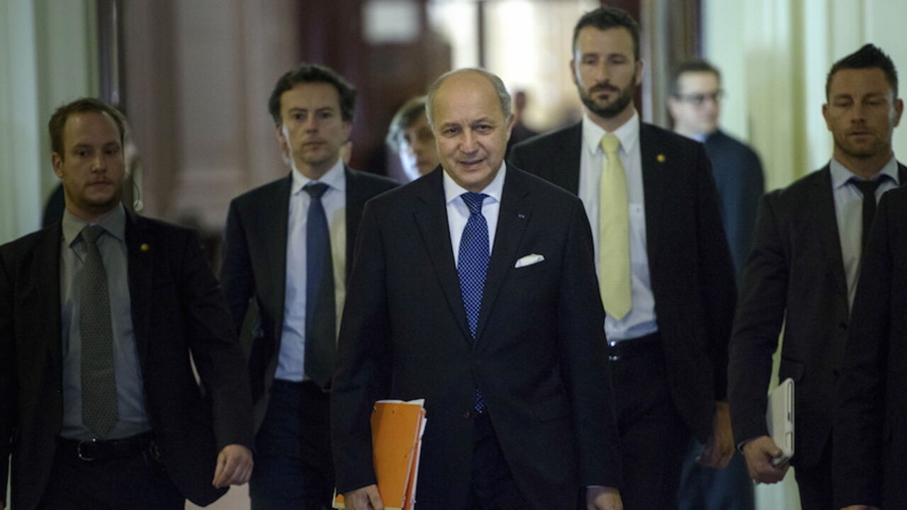 IRAN-NUCLEAR/ French Foreign Minister Laurent Fabius (C) walks with others during a break in a meeting with world representatives seeking to pin down a nuclear deal with Iran at the Beau Rivage Palace Hotel in Lausanne March 31, 2015. The United States said it was prepared to work past a midnight deadline into Wednesday if progress was being made towards clinching a preliminary nuclear deal between Iran and global powers. REUTERS/Brendan Smialowski/Pool - RTR4VN93