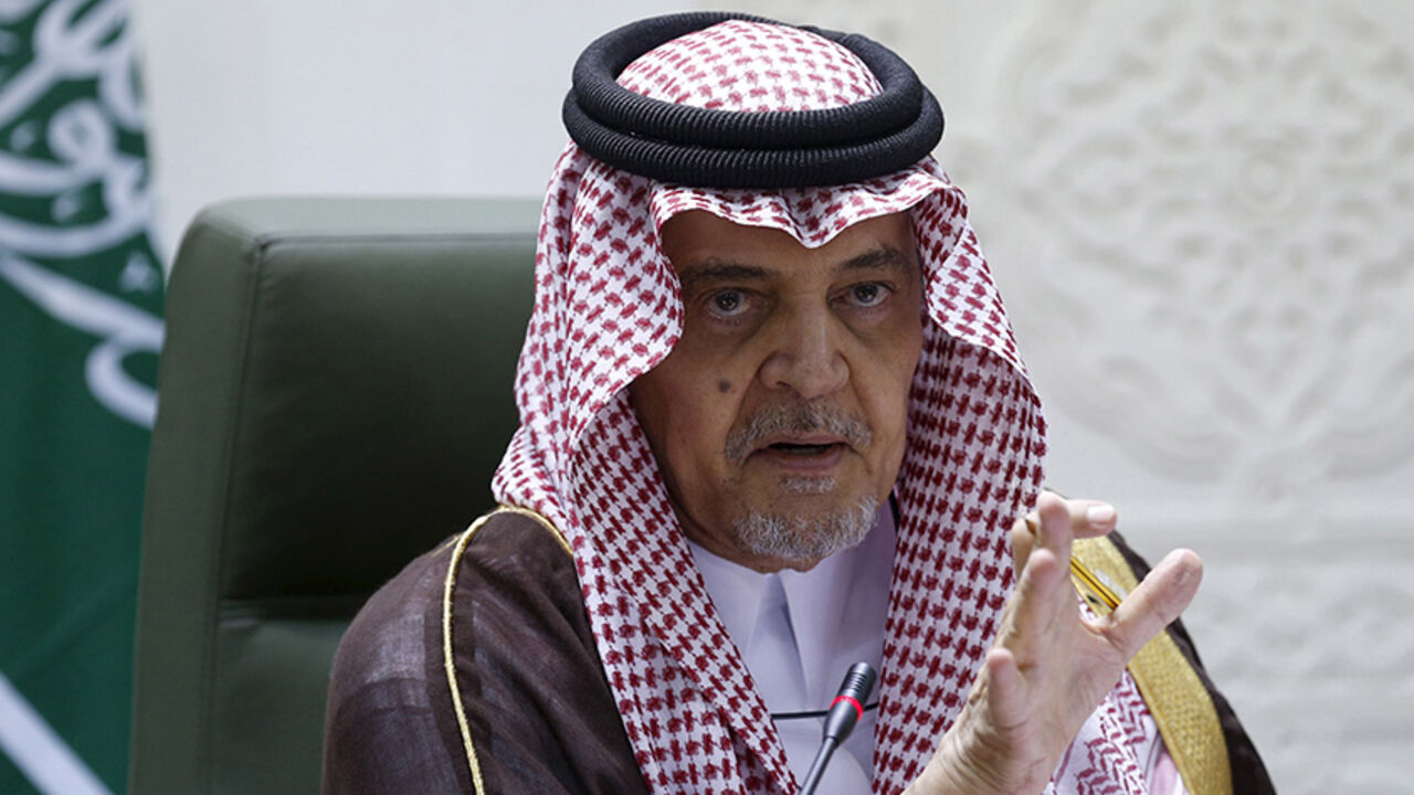 YEMEN-SECURITY/ Saudi Foreign Minister Saud al-Faisal gestures during a joint news conference with his French counterpart Laurent Fabius in Riyadh April 12, 2015. Saudi Arabia dismissed Iranian calls to end air strikes on neighbouring Yemen on Sunday as Saudi-led attacks hit a military camp in the Yemeni city of Taiz, killing eight civilians according to a medical source. REUTERS/Faisal Al Nasser - RTR4X0EF