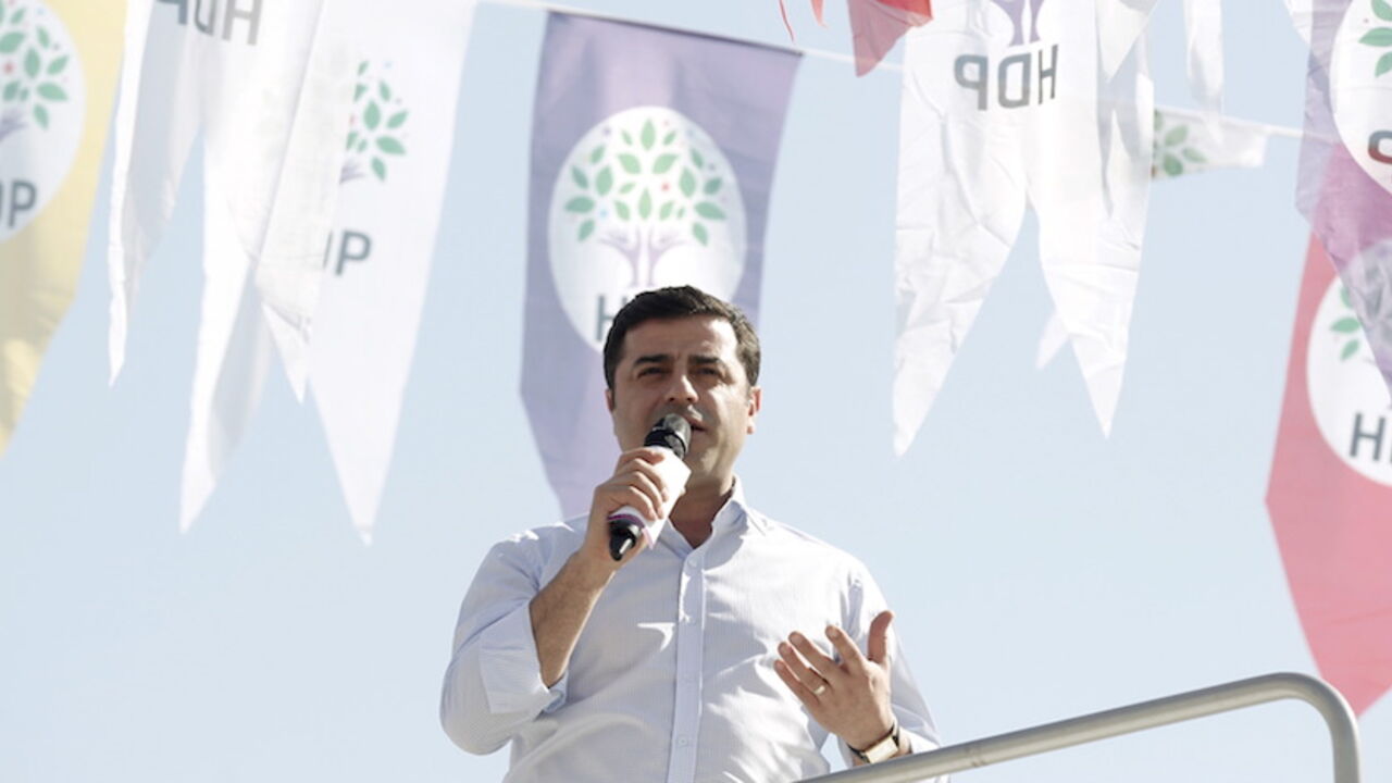 TURKEY-POLITICS/ Selahattin Demirtas, co-chairman of the pro-Kurdish Peoples' Democracy Party (HDP), greets his supporters during an election rally for Turkey's June 7 parliamentary elections in Istanbul April 12, 2015. REUTERS/Osman Orsal - RTR4X0EJ