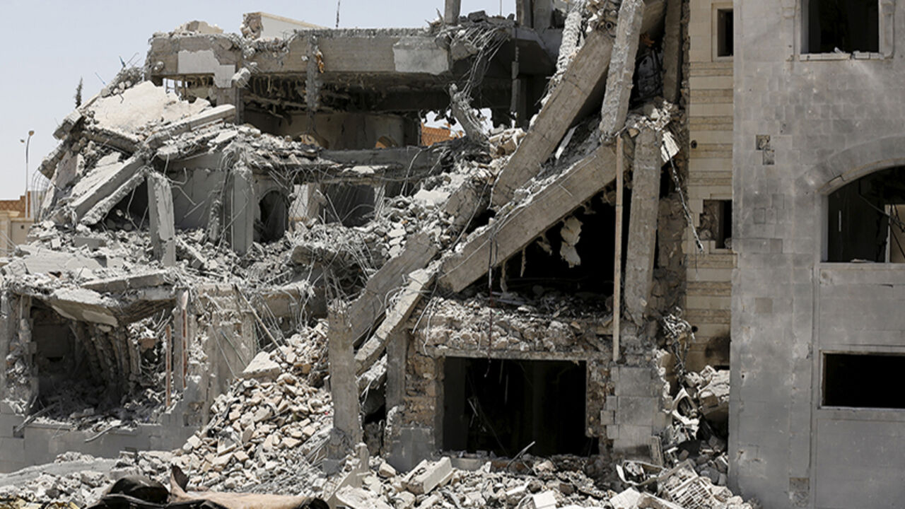YEMEN-SECURITY/ The residence of the military commander of the Houthi militant group, Abdullah Yahya al Hakim, is seen after an airstrike destroyed it in Sanaa April 28, 2015. Saudi-led aircraft pounded Iran-allied Houthi militiamen and rebel army units on Monday, dashing hopes for a pause in fighting to let aid in as relief officials warned of a catastrophic humanitarian crisis. REUTERS/Khaled Abdullah - RTX1AM7D