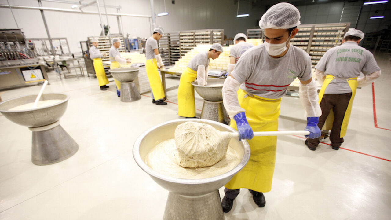 TURKEY/ Workers prepare helva, a traditional Turkish sweet prepared with sesame oil, at Konya Seker Sugar Factory in Cumra, a small town about 50km (31 miles) south of the central Anatolian city of Konya January 27, 2012. REUTERS/Umit Bektas (TURKEY - Tags: BUSINESS FOOD) - RTR2WYOL