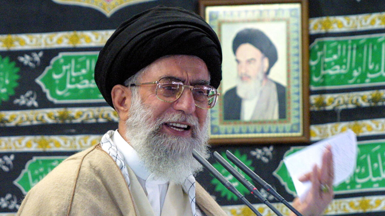 IRAN'S SUPREME LEADER KHAMENEI CALLS FOR MONTH OIL EMBARGO. Iran's Supreme Leader, Ayatollah Ali Khamenei, speaks to worshippers at
the Tehran Friday prayers April 5, 2002. Khamenei called on Arab states
to launch a "symbolic" one month oil embargo against Western countries
to pressure them to stop supporting Israel. REUTERS/Raheb
CJF/CRB - RTR3AAF