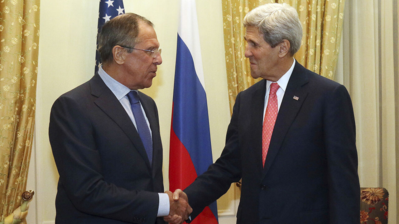 AUSTRIA-POLITICS Russian Foreign Minister Sergey Lavrov and U.S. Secretary of State John Kerry (R) shake hands as they pose for a photograph prior to a bilateral meeting on the sidelines of the closed-door nuclear talks with Iran, in Vienna November 23, 2014. REUTERS/Ronald Zak/Pool (AUSTRIA - Tags: POLITICS) - RTR4F8JO