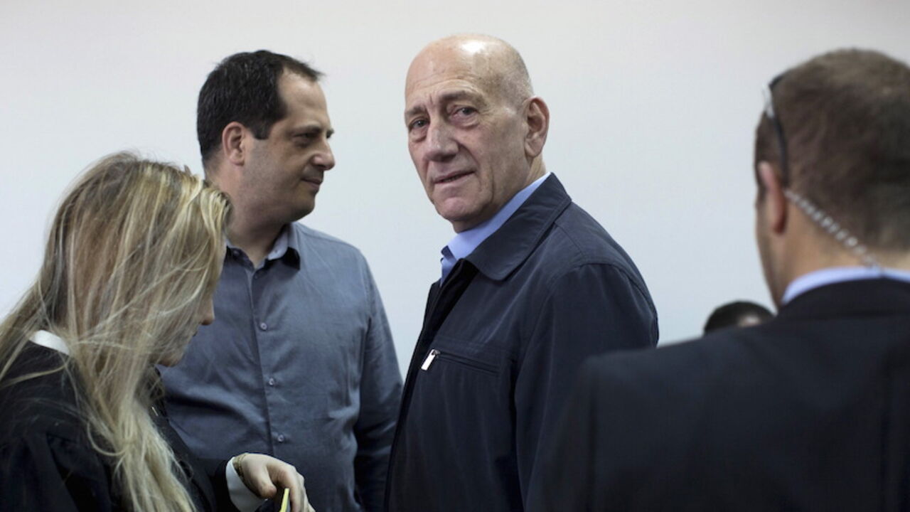ISRAEL-OLMERT/ Former Israeli Prime Minister Ehud Olmert (3rd L) waits to hear his verdict at Jerusalem District Court March 30, 2015. Olmert, already facing a six-year prison term after a corruption conviction, was found guilty on Monday in a separate case of accepting illegal payments from a U.S. businessman. REUTERS/Abir Sultan/Pool TPX IMAGES OF THE DAY - RTR4VF21