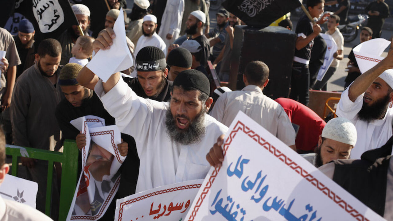 PALESTINIANS-EGYPT/ Palestinian Salafists shout slogans during a rally in protest of what they say are recent massacres committed against Syrian and Egyptian people and against Syria's President Bashar al-Assad and Egypt's army chief General Abdel Fattah al-Sisi, in Rafah in the southern Gaza Strip August 22, 2013. REUTERS/Ibraheem Abu Mustafa (GAZA - Tags: POLITICS CIVIL UNREST) - RTX12TCB