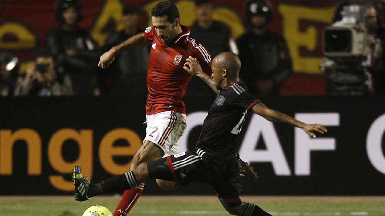 Mohamed Aboutrika of Egypt's Al-Ahli and Oupa Manyisa (R) of South Africa's Orlando Pirates fight for the ball during their African Champions League final soccer match at the Arab Contractors Stadium in Cairo November 10, 2013. Aboutrika underlined his status as the most successful player in African club competition over the last decade by scoring in a 2-0 final win over Orlando Pirates that clinched the African Champions League crown on Sunday.REUTERS/Amr Abdallah Dalsh  (EGYPT - Tags: SPORT SOCCER) - RTX1