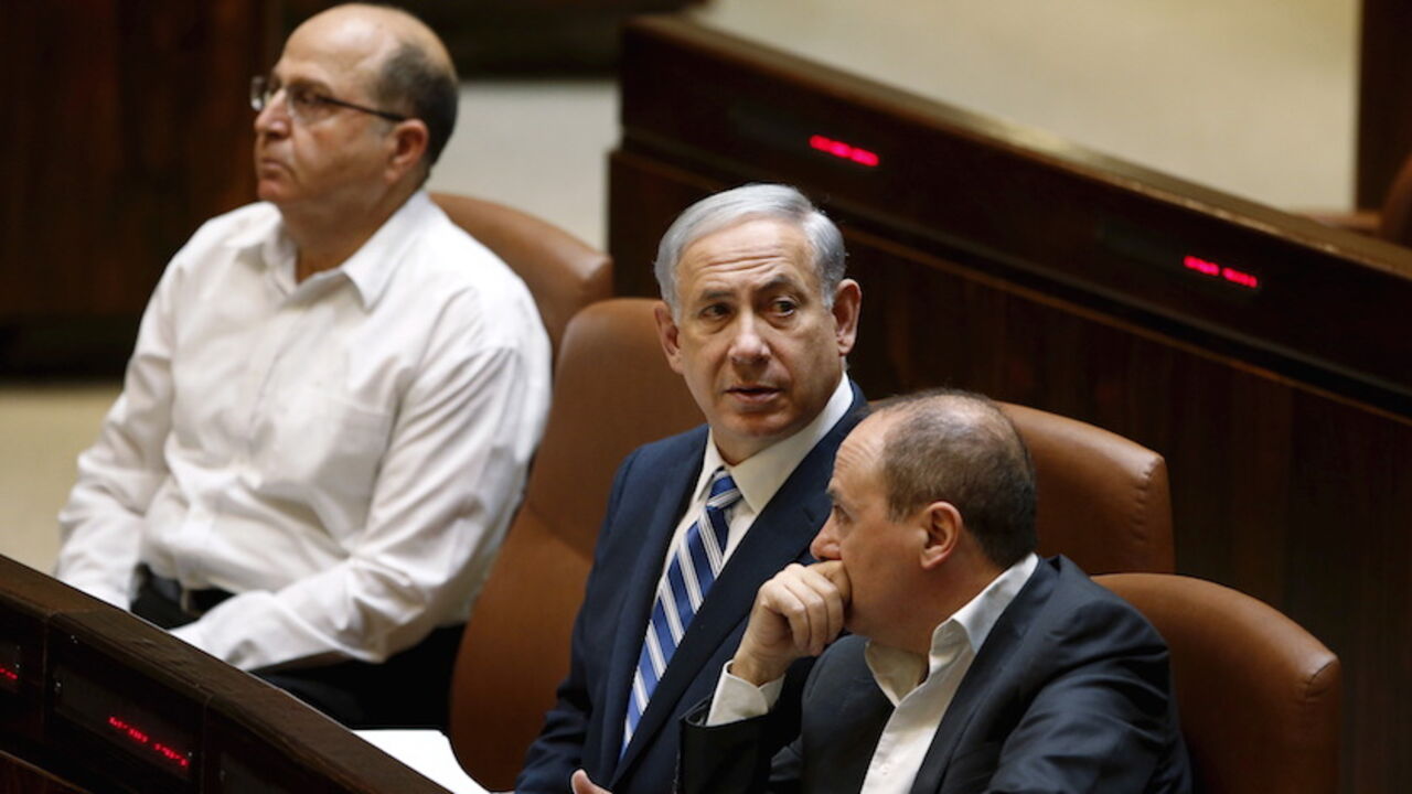 ISRAEL-POLITICS/ Israel's Prime Minister Benjamin Netanyahu (C), Defence Minister Moshe Yaalon (L), and Energy and Water Minister Silvan Shalom attend a session of parliament in Jerusalem May 4, 2015. Israeli Foreign Minister Avigdor Lieberman said on Monday he would not join the new coalition government being formed by Netanyahu, citing disputes over legislation. REUTERS/Ronen Zvulun - RTX1BHVV