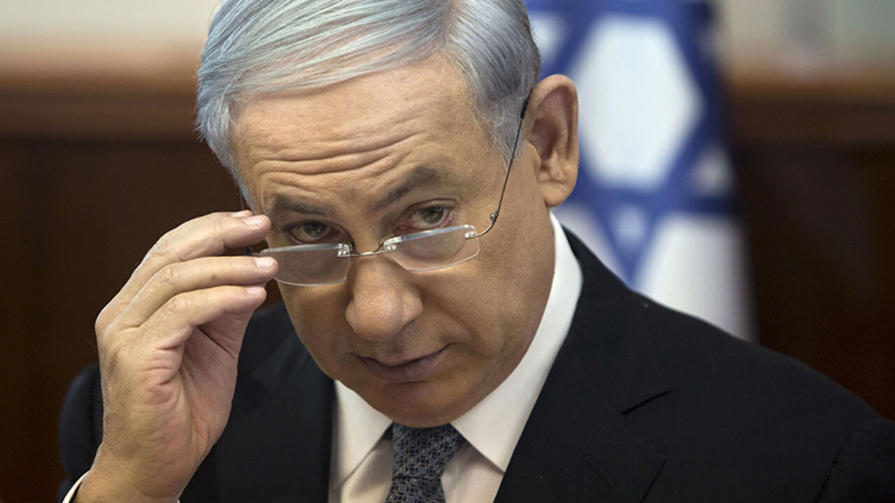 ISRAEL-POLITICS/ Israel's Prime Minister Benjamin Netanyahu attends the weekly cabinet meeting at his office in Jerusalem May 10, 2015. REUTERS/Sebastian Scheiner/Pool TPX IMAGES OF THE DAY - RTX1CAT6