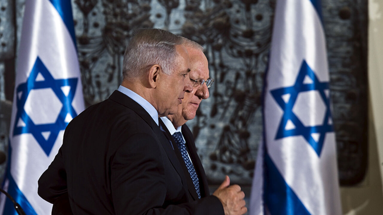 ISRAEL-POLITICS/ Israel's President Reuven Rivlin (rear) walks with Prime Minister Benjamin Netanyahu (front) before a group photo with ministers of the new Israeli government, in Jerusalem May 19, 2015. REUTERS/Nir Elias TPX IMAGES OF THE DAY - RTX1DMGX