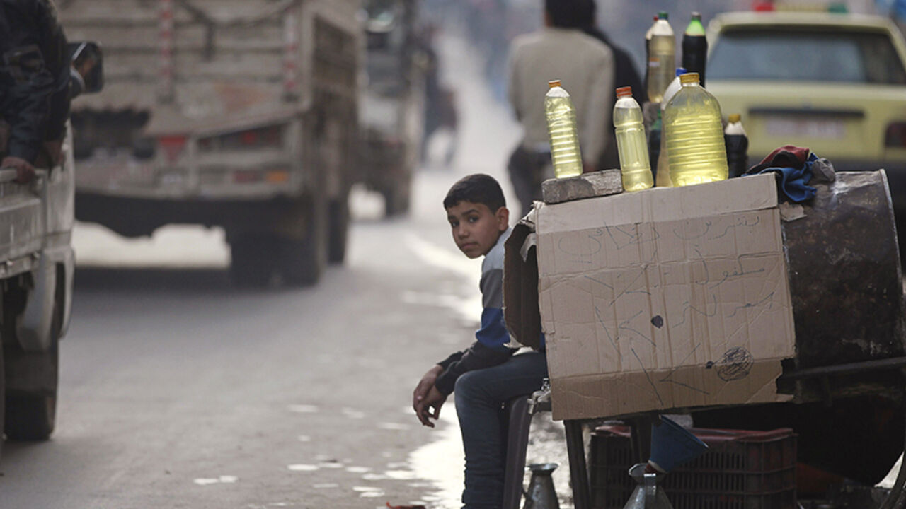 SYRIA-CRISIS/ A boy sells fuel along a street in Aleppo February 27, 2013. REUTERS/ Giath Taha (SYRIA - Tags: POLITICS CIVIL UNREST SOCIETY ENERGY CONFLICT) - RTR3ED4K