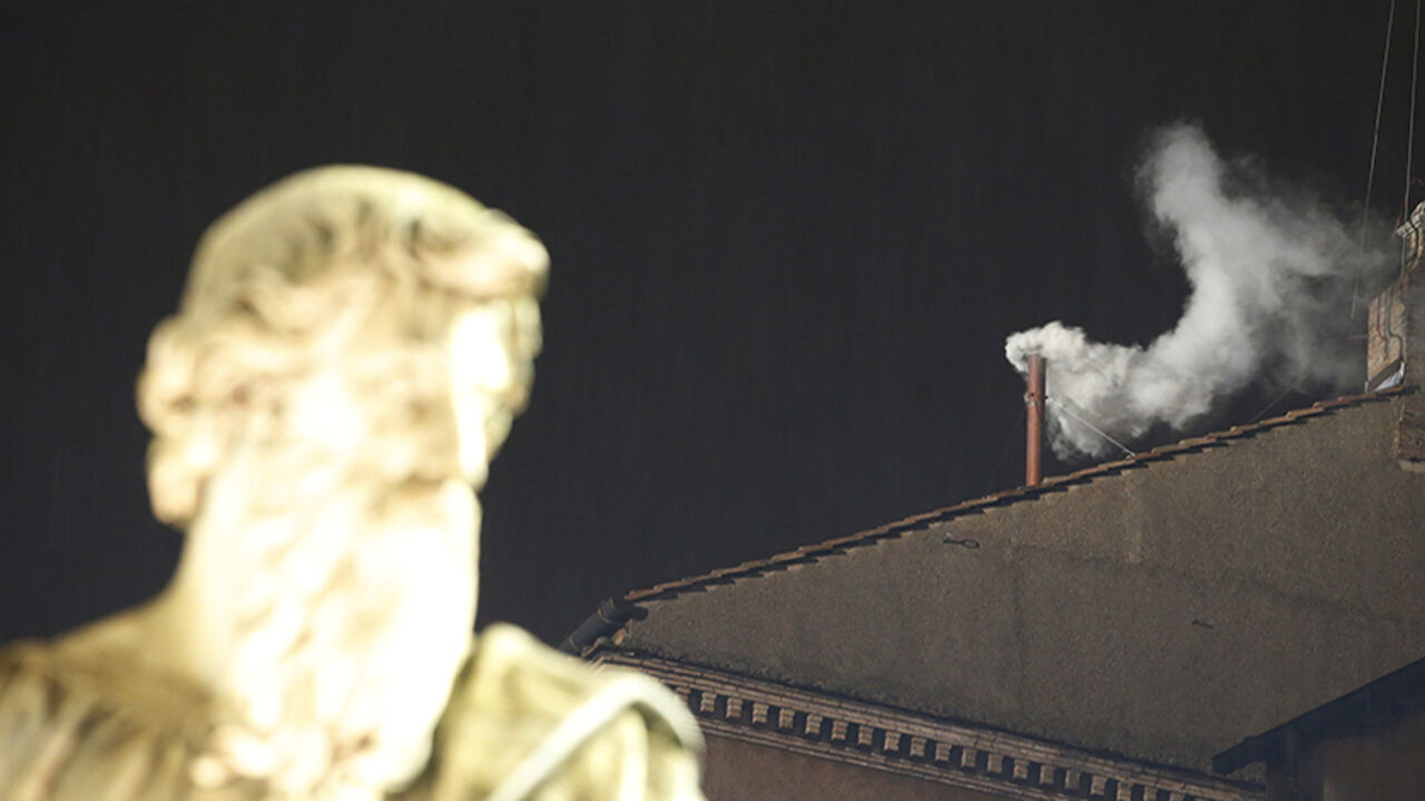 POPE-SUCCESSION White smoke rises from the chimney above the Sistine Chapel in the Vatican, indicating a new pope has been elected at the Vatican March 13, 2013. White smoke rose from the Sistine Chapel and the bells of St. Peter's Basilica rang out on Wednesday, signaling that Roman Catholic cardinals elected a pope to succeed Benedict XVI. REUTERS/Tony Gentile (VATICAN - Tags: RELIGION) - RTR3EXR7