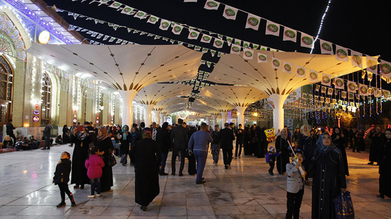People gather at Abu Hanifa mosque during a celebration ceremony marking the birth anniversary of Prophet Mohammad, in Baghdad's Adhamiya district January 2, 2015. REUTERS/Thaier al-Sudani (IRAQ - Tags: RELIGION ANNIVERSARY) - RTR4JXAS