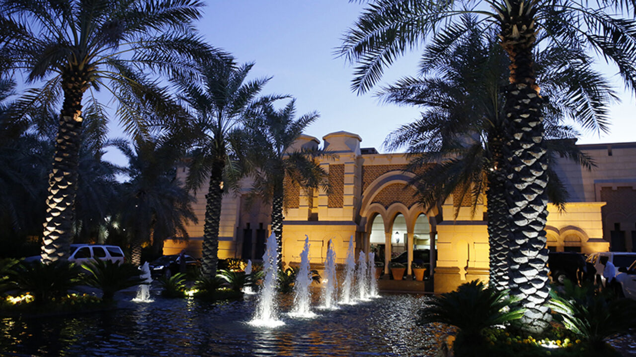 OBAMA-SAUDI/ The Erga Palace is seen at sundown as U.S. President Barack Obama meets with Saudi Arabia's King Salman inside the palace in Riyadh January 27, 2015. Obama sought to cement ties with Saudi Arabia as he came to pay his respects on Tuesday after the death of King Abdullah, a trip that underscores the importance of a U.S.-Saudi alliance that extends beyond oil interests to regional security. REUTERS/Jim Bourg (SAUDI ARABIA) - RTR4N63W