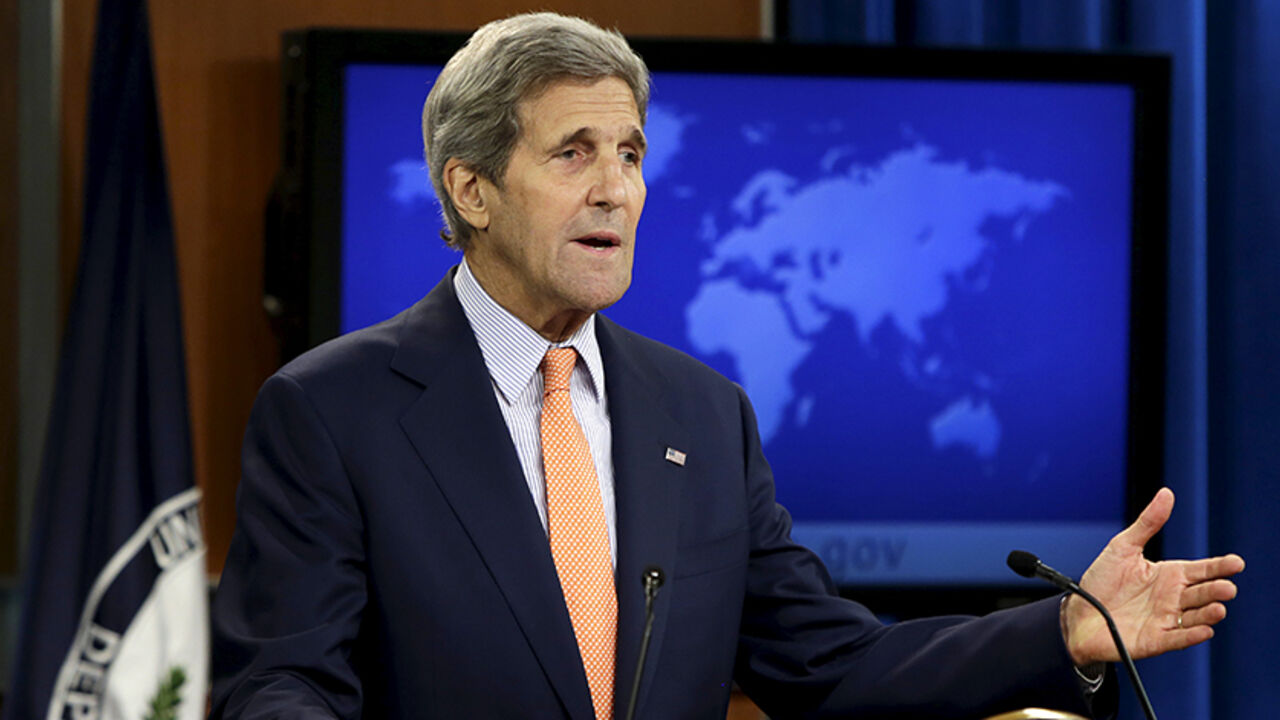 USA-RIGHTS/ U.S. Secretary of State John Kerry holds a briefing on the "2014 Country Reports on Human Rights Practices" at the State Department in Washington June 25, 2015. Kerry will fly to Vienna on Friday to take part in Iran nuclear talks ahead of a self-imposed June 30 deadline, U.S. State Department spokesman John Kirby said in a statement. REUTERS/Gary Cameron - RTR4YYCY