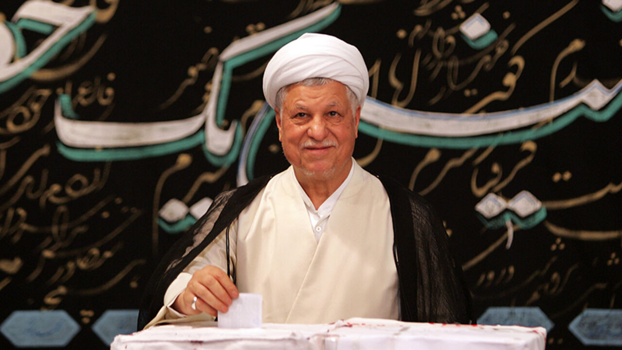 IRAN ELECTION Former Iranian president and election front-runner Akbar Hashemi Rafsanjani casts his ballot in the Iranian presidential election in Tehran June 17, 2005. Iran holds presidential election on Friday under international scrutiny for its nuclear programme, its rocky relationship with the United States and by observers keen to see which direction the Islamic Republic will move in now that the presidency of reformist Mohammad Khatami has ended. REUTERS/Damir Sagolj CJF/DY - RTREON2