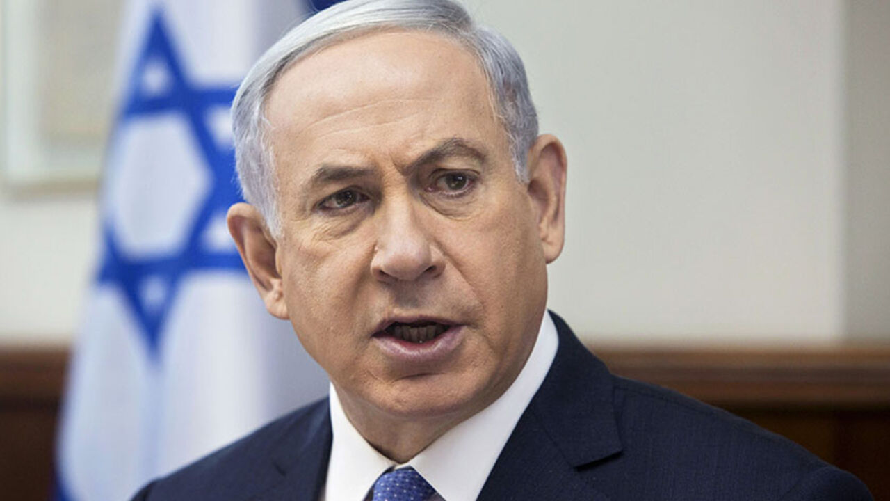 ISRAEL-POLITICS/ Israel's Prime Minister Benjamin Netanyahu attends a cabinet meeting at his office in Jerusalem June 7, 2015. REUTERS/Sebastian Scheiner/ Pool - RTX1FH4S
