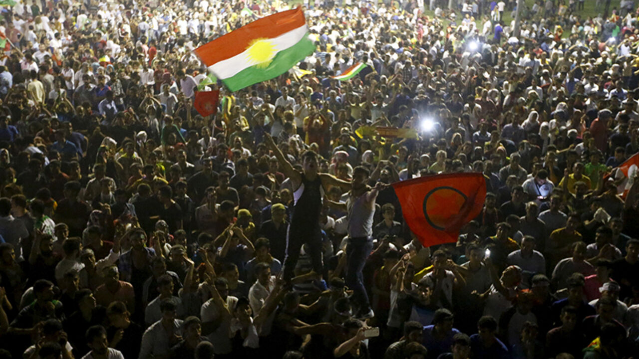 TURKEY-ELECTION/ Supporters celebrate outside the pro-Kurdish Peoples' Democratic Party (HDP) headquarters in Diyarbakir, Turkey, June 7, 2015. Thousands of jubilant Kurds flooded the streets of Turkey's southeastern city of Diyarbakir on Sunday, setting off fireworks and waving flags as the pro-Kurdish opposition looked likely to enter parliament as a party for the first time. REUTERS/Osman Orsal - RTX1FJRA