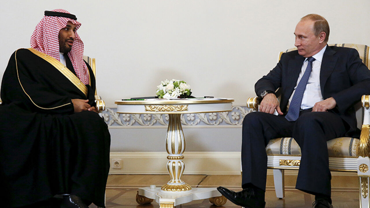RUSSIA-PUTIN/ Russian President Vladimir Putin (R) attends a meeting with Saudi Defence Minister Prince Mohammad Bin Salman at the Konstantin (Konstantinovsky) Palace in St. Petersburg, Russia, June 18, 2015. REUTERS/Grigory Dukor - RTX1H394
