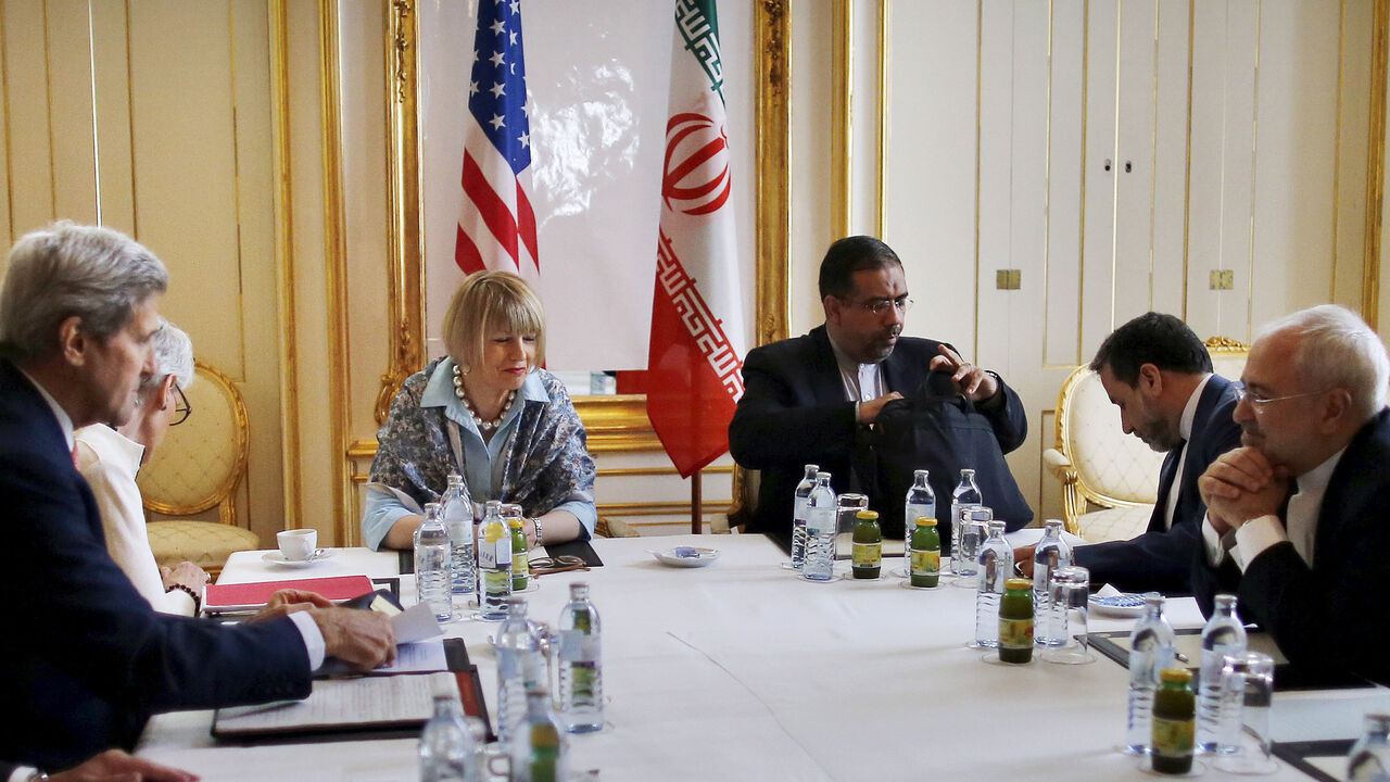 IRAN-NUCLEAR/ Iranian Foreign Minister Mohammad Javad Zarif (2nd R) meets with U.S. Secretary of State John Kerry (2nd L) at a hotel in Vienna, Austria June 27, 2015. Senior U.S. and Iranian officials said much hard work still needs to be done to bridge significant differences on an agreement to curb Iran's nuclear programme. REUTERS/Carlos Barria - RTX1I13O