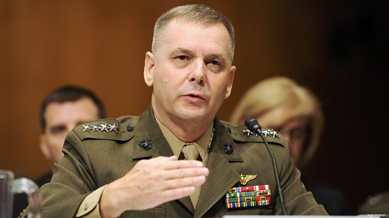 USA/ Vice Chairman of the Joint Chiefs of Staff U.S. Marine Corps Gen. James Cartwright testifies at a hearing of the Senate Armed Services Committee on the situations in Iraq and Afghanistan, on Capitol Hill in Washington September 23, 2008. REUTERS/Jonathan Ernst (UNITED STATES) - RTX8UA8