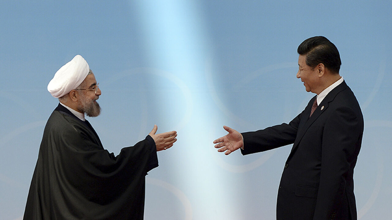 CHINA-IRAN/ Iran's President Hassan Rouhani (L) shakes hands with his Chinese counterpart Xi Jinping before the opening ceremony of the fourth Conference on Interaction and Confidence Building Measures in Asia (CICA) summit in Shanghai May 21, 2014. REUTERS/Mark Ralston/Pool (CHINA - Tags: POLITICS) - RTR3Q3X0