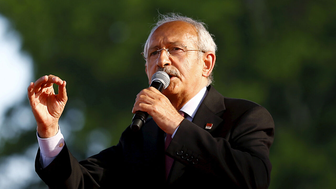 TURKEY-ELECTION/ Turkey's main opposition Republican People's Party (CHP) leader Kemal Kilicdaroglu addresses his supporters during an election rally for Turkey's June 7 parliamentary election, in Ankara, Turkey, May 31, 2015. REUTERS/Umit Bektas - RTR4Y93D