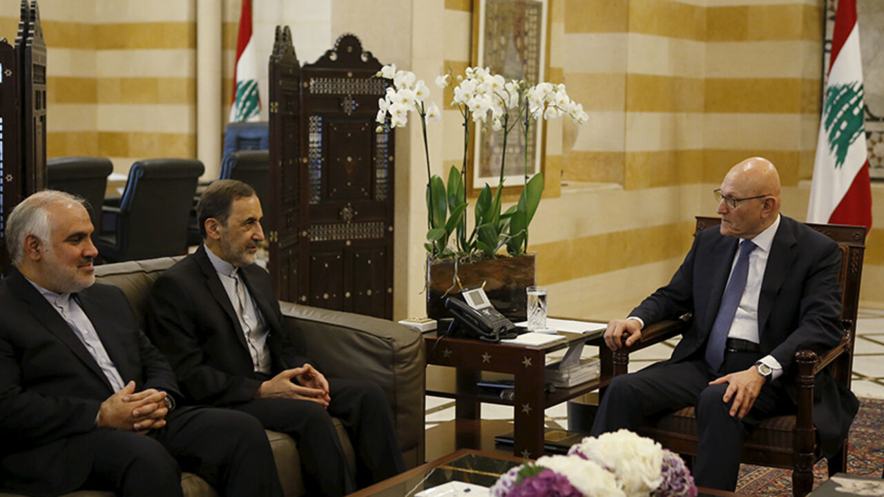 LEBANON-POLITICS/ Ali Akbar Velayati (C), Iran's Supreme Leader Ayatollah Ali Khamenei's top adviser on international affairs, meets with Lebanon's Prime Minister Tammam Salam along with Iranian ambassador in Lebanon Mohammad Fathali (L) at the government palace in Beirut, May 18, 2015. REUTERS/Mohamed Azakir - RTX1DGIZ
