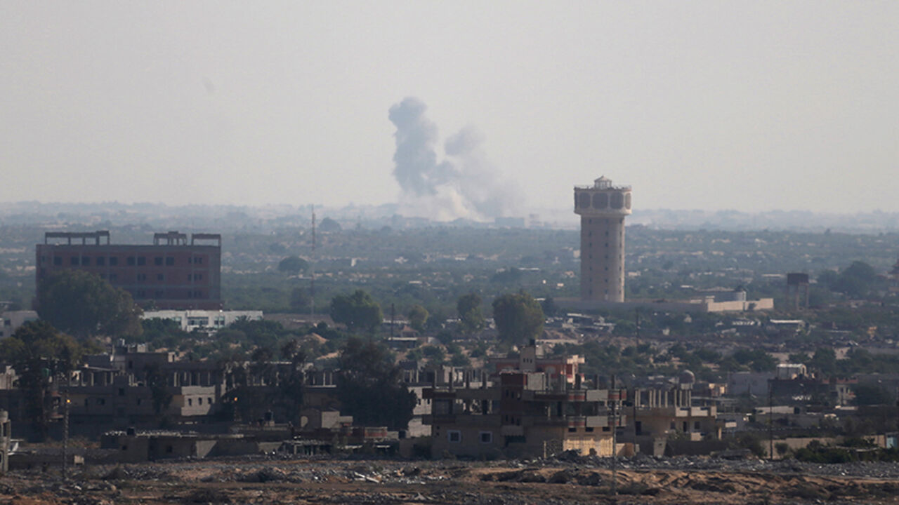 EGYPT-SECURITY/SINAI Smoke rises in Egypt's North Sinai as seen from the border of southern Gaza Strip with Egypt July 1, 2015. Islamic State militants launched a wide-scale coordinated assault on several military checkpoints in Egypt's North Sinai on Wednesday in which 50 people were killed, security sources said, the largest attack yet in the insurgency-hit province. REUTERS/Ibraheem Abu Mustafa TPX IMAGES OF THE DAY - RTX1IMV7