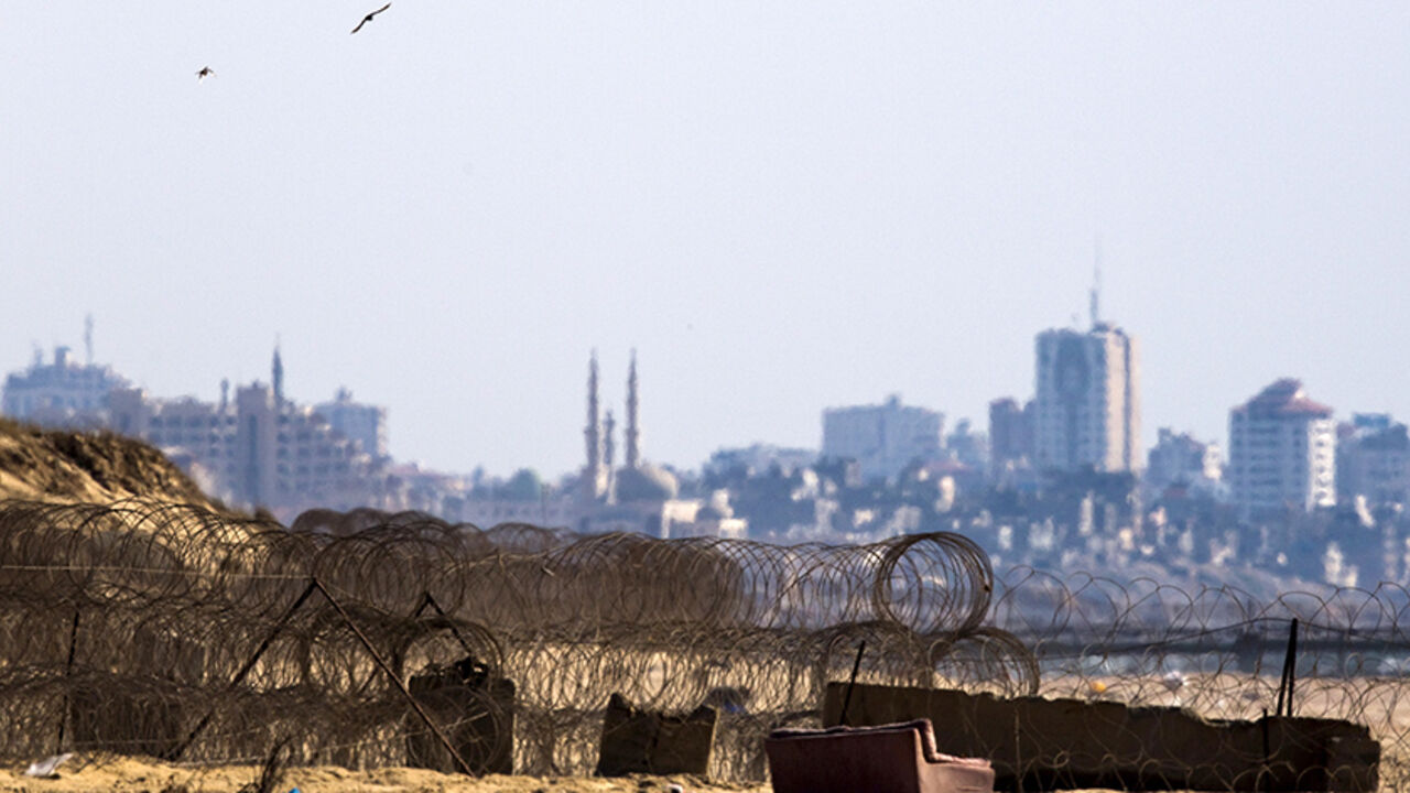 ISRAEL-PALESTINIANS/DISAPPEARANCE Barbed wire is seen on Zikim beach, Israel near the border with northern Gaza (seen in background) July 9, 2015. Two Israeli citizens are being held by Hamas in the Gaza Strip, Prime Minister Benjamin Netanyahu said on Thursday, a situation that could lead to demands for a prisoner exchange between Israel and the Islamist militant group. Hamas, which took control of the Palestinian coastal enclave in 2007 and fought three wars with Israel since then, declined to confirm or deny it had the captives. REUTERS