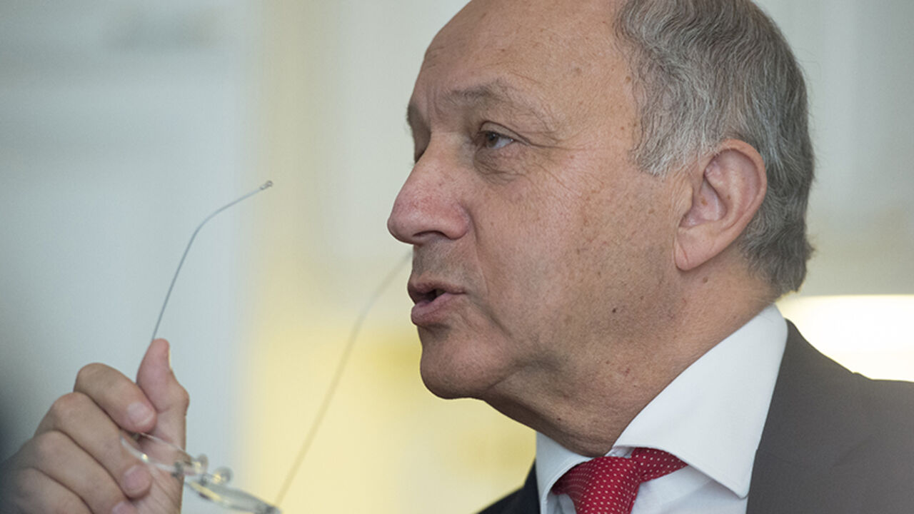 IRAN-NUCLEAR/ French Foreign Minister Laurent Fabius briefs French journalists at Palais Coburg, the venue for nuclear talks in Vienna, Austria July 14, 2015. Iran has accepted a so-called "snapback" plan that will restore sanctions in 65 days if it violates a deal agreed with six world powers to curb the country's nuclear programme, diplomats told Reuters on Tuesday. REUTERS/Joe Klamar/Pool - RTX1K9KW