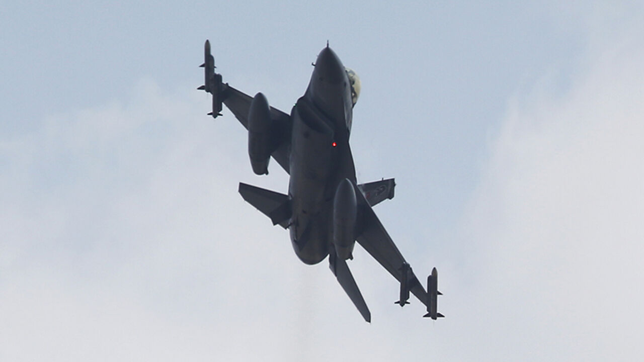 MIDEAST-CRISIS/TURKEY A Turkish F-16 fighter jet takes off from Incirlik airbase in the southern city of Adana, Turkey, July 27, 2015. Turkey attacked Kurdish insurgent camps in Iraq for a second night on Sunday, security sources said, in a campaign that could end its peace process with the Kurdistan Workers Party (PKK). REUTERS/Murad Sezer - RTX1LYUG