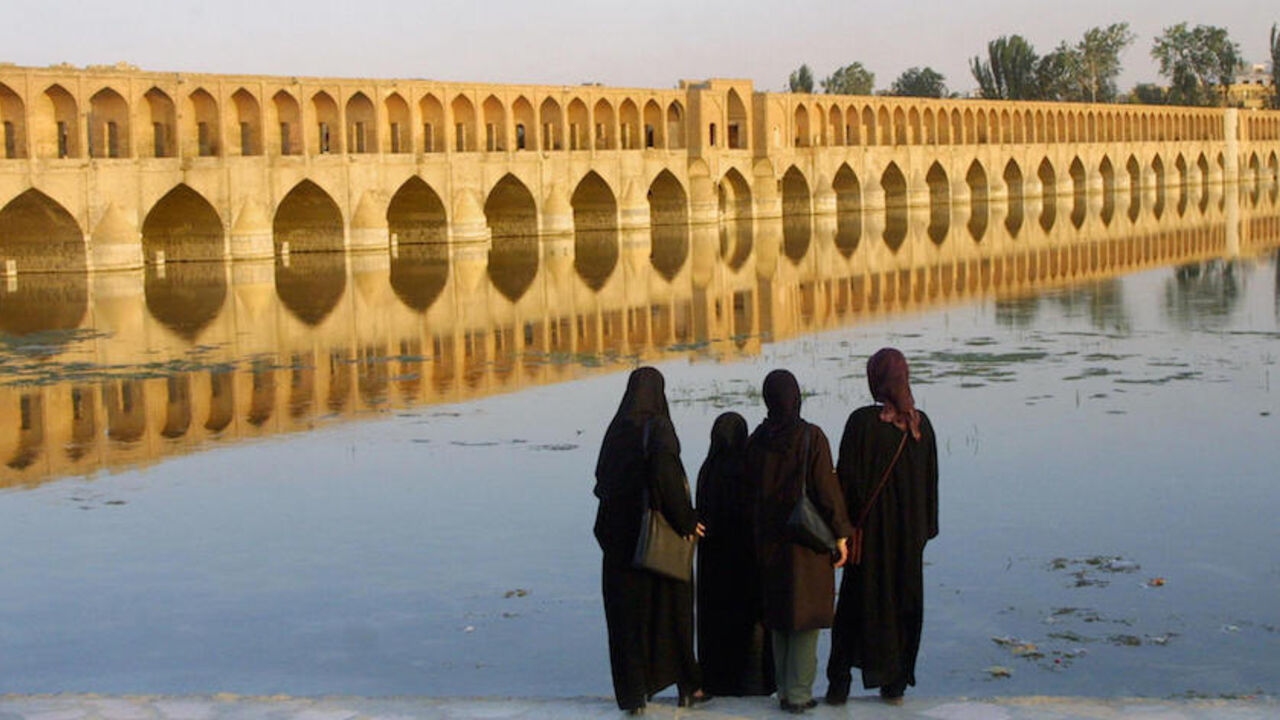 Nic216308 (FILES) Iranian women look at the "Si-o-Se Pol" bridge (33 arches bridge) on Zayandeh Rud river in Isfahan 13 July 2002. A young French tourist has been shot dead by a known criminal in the Iranian city of Isfahan, one of the country's main tourist draws, the Fars news agency reported 10 December 2007. AFP PHOTO/Behrouz MEHRI (Photo credit should read BEHROUZ MEHRI/AFP/Getty Images)
