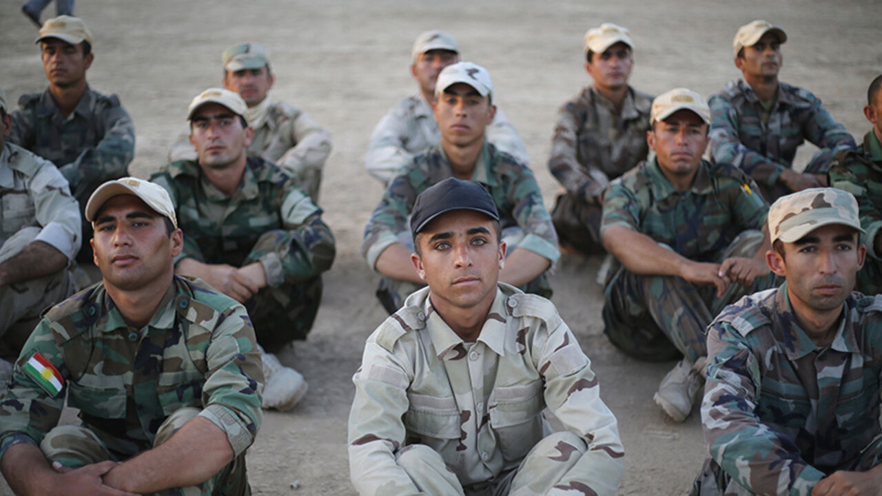 IRAQ-CRISIS/ Kurdish Peshmerga fighters are pictured during training before deploying to fight the Islamic State, at a temporary military camp near the front line in Gwar, northern Iraq September 22, 2014. REUTERS/Ahmed Jadallah (IRAQ - Tags: CIVIL UNREST CONFLICT) - RTR479TU